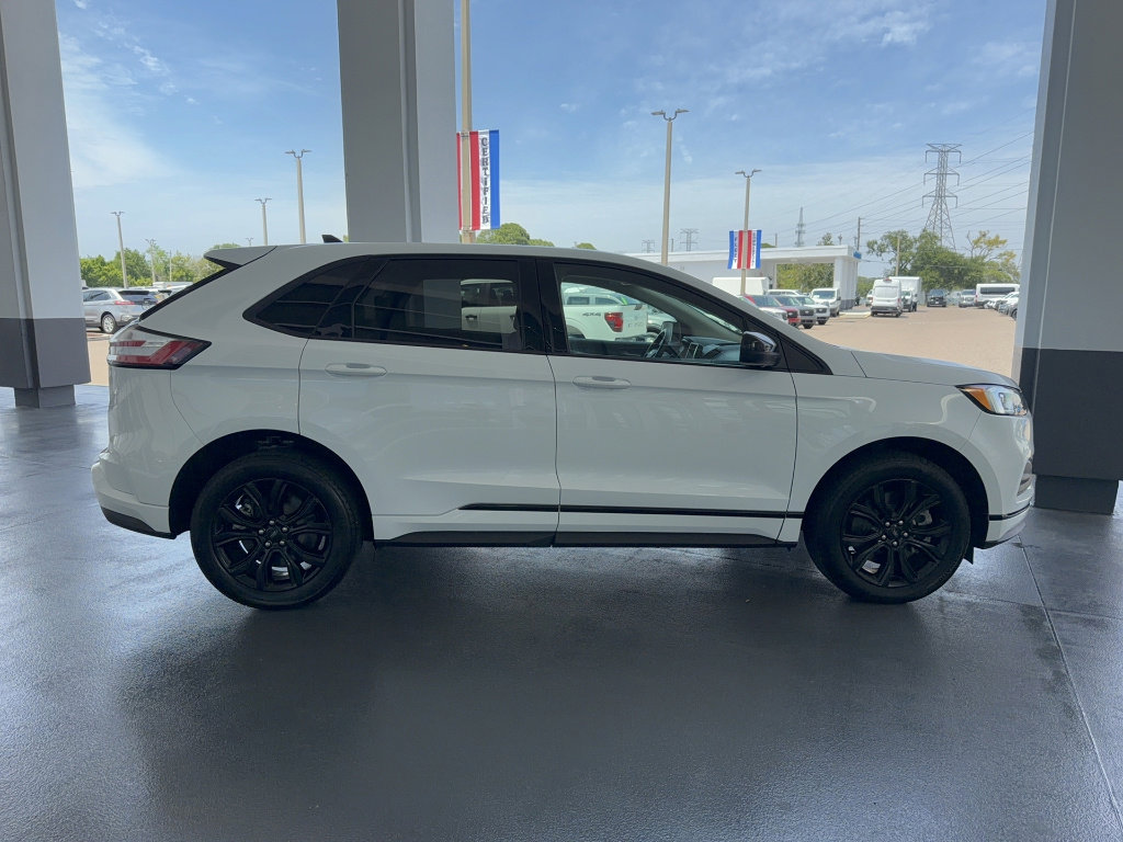 Certified 2022 Ford Edge SE w/ Black Appearance Package AWD/4WD image 5