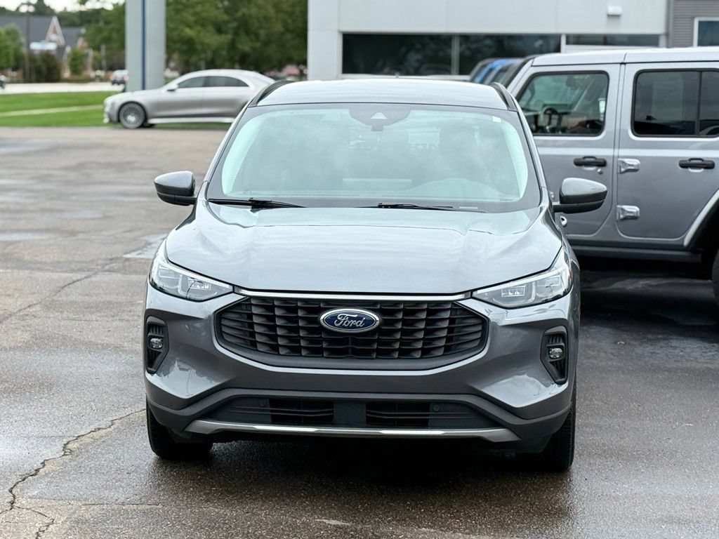 Certified 2025 Ford Escape Platinum AWD/4WD image 28