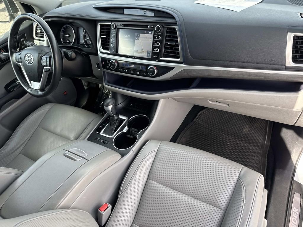 Used 2018 Toyota Highlander Limited Platinum w/ Carpet Mat Package (TMS) image 30