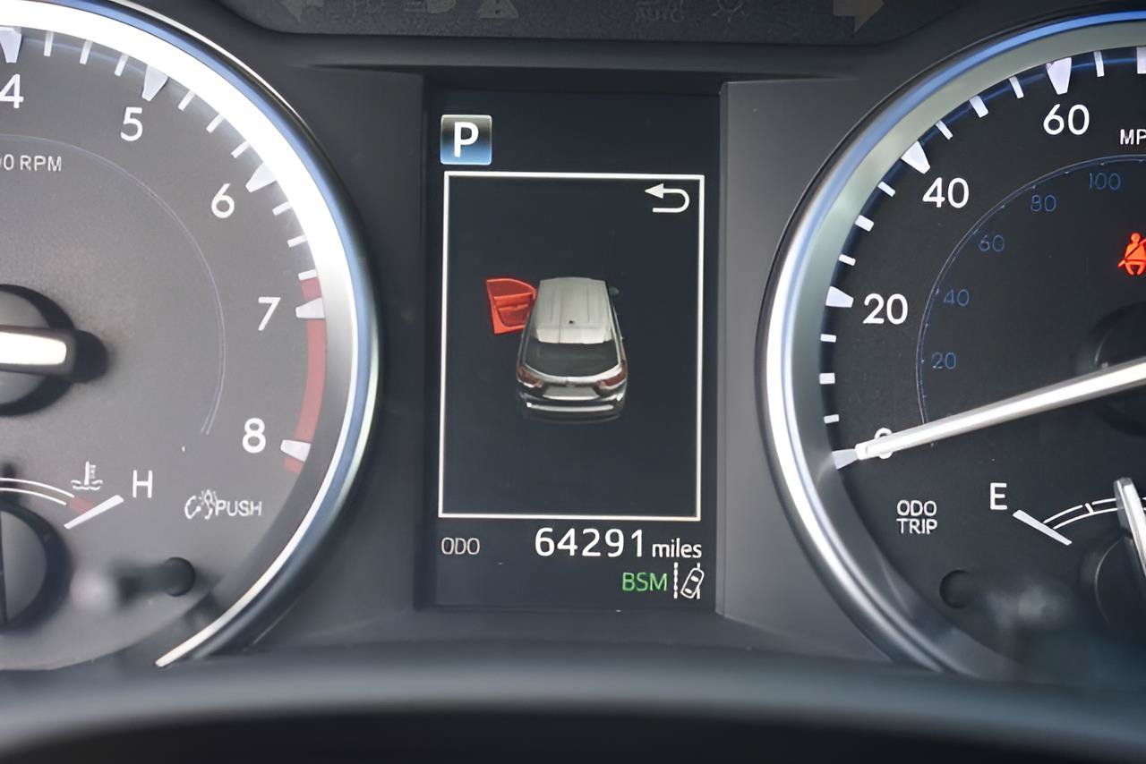 Used 2017 Toyota Highlander XLE FWD image 26