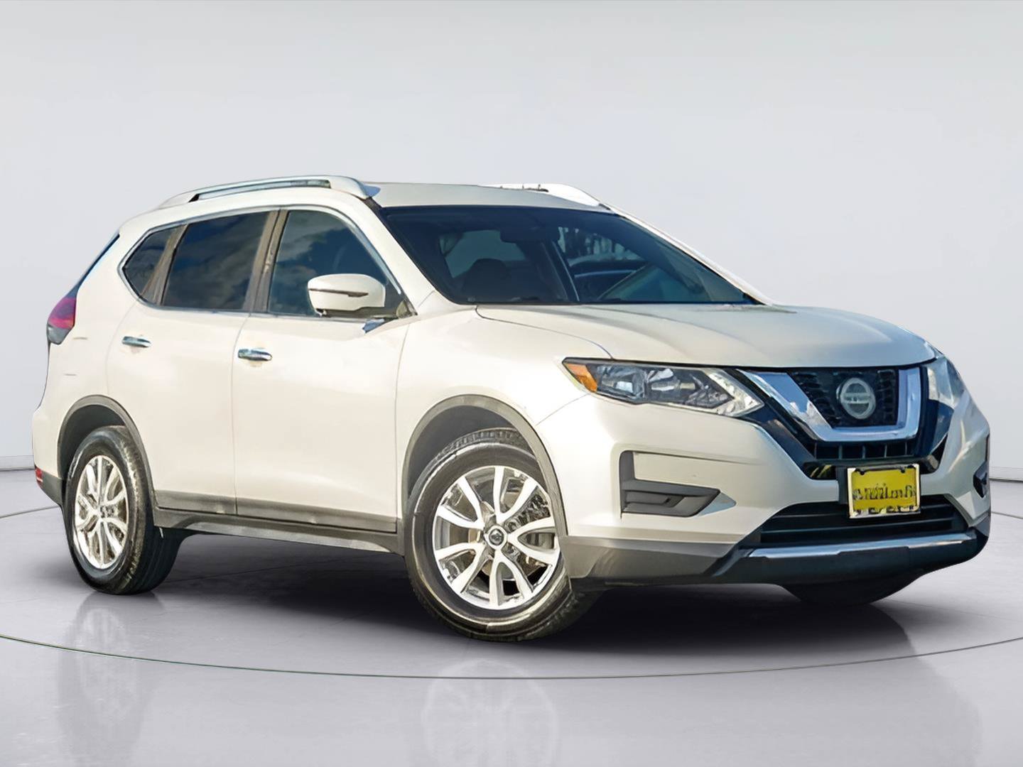 Used 2018 Nissan Rogue SV w/ Premium Package FWD image 1