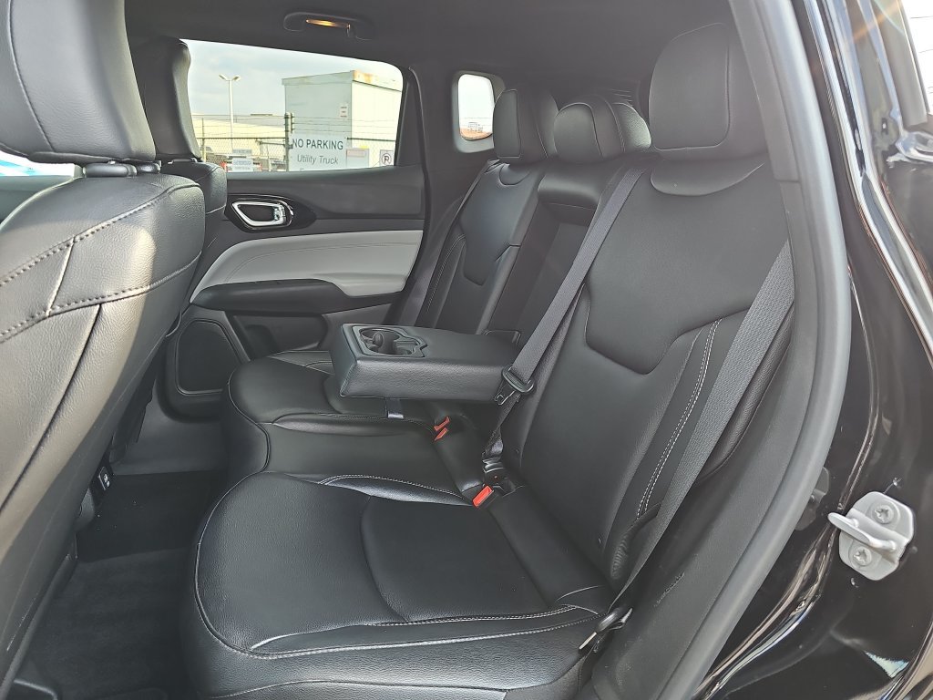 Used 2025 Jeep Compass Limited AWD/4WD image 13
