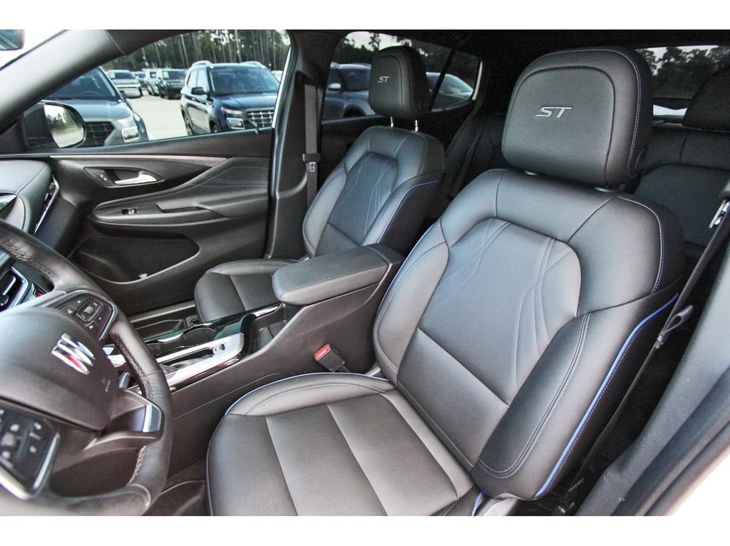 Used 2025 Buick Envista Sport Touring w/ Experience Buick Package FWD image 32