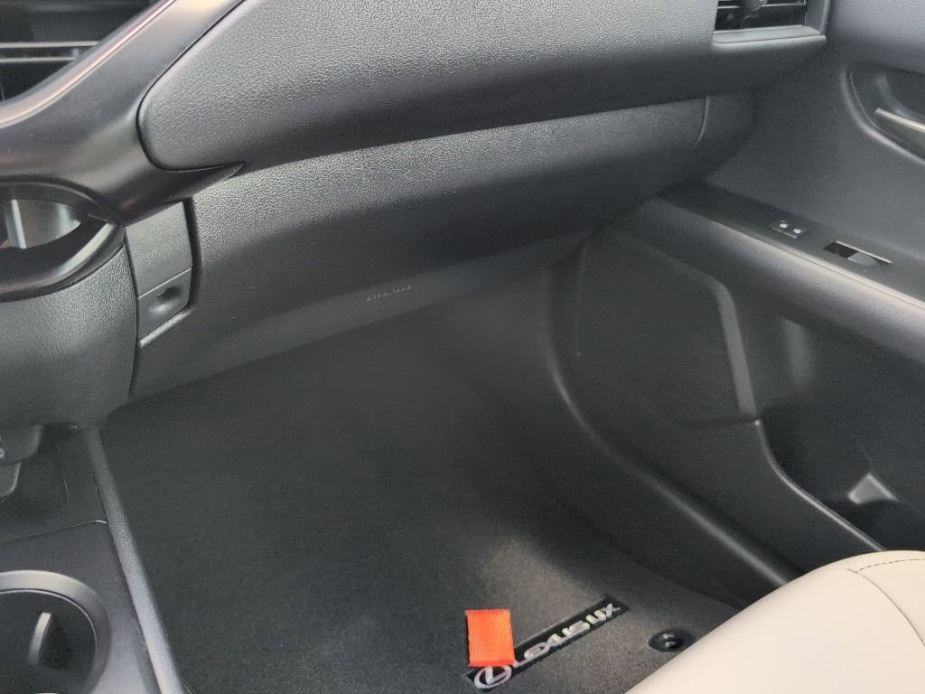 Used 2024 Lexus UX 250h FWD image 21
