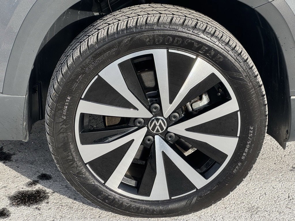 Used 2023 Volkswagen Taos SE w/ Panoramic Sunroof Package image 46