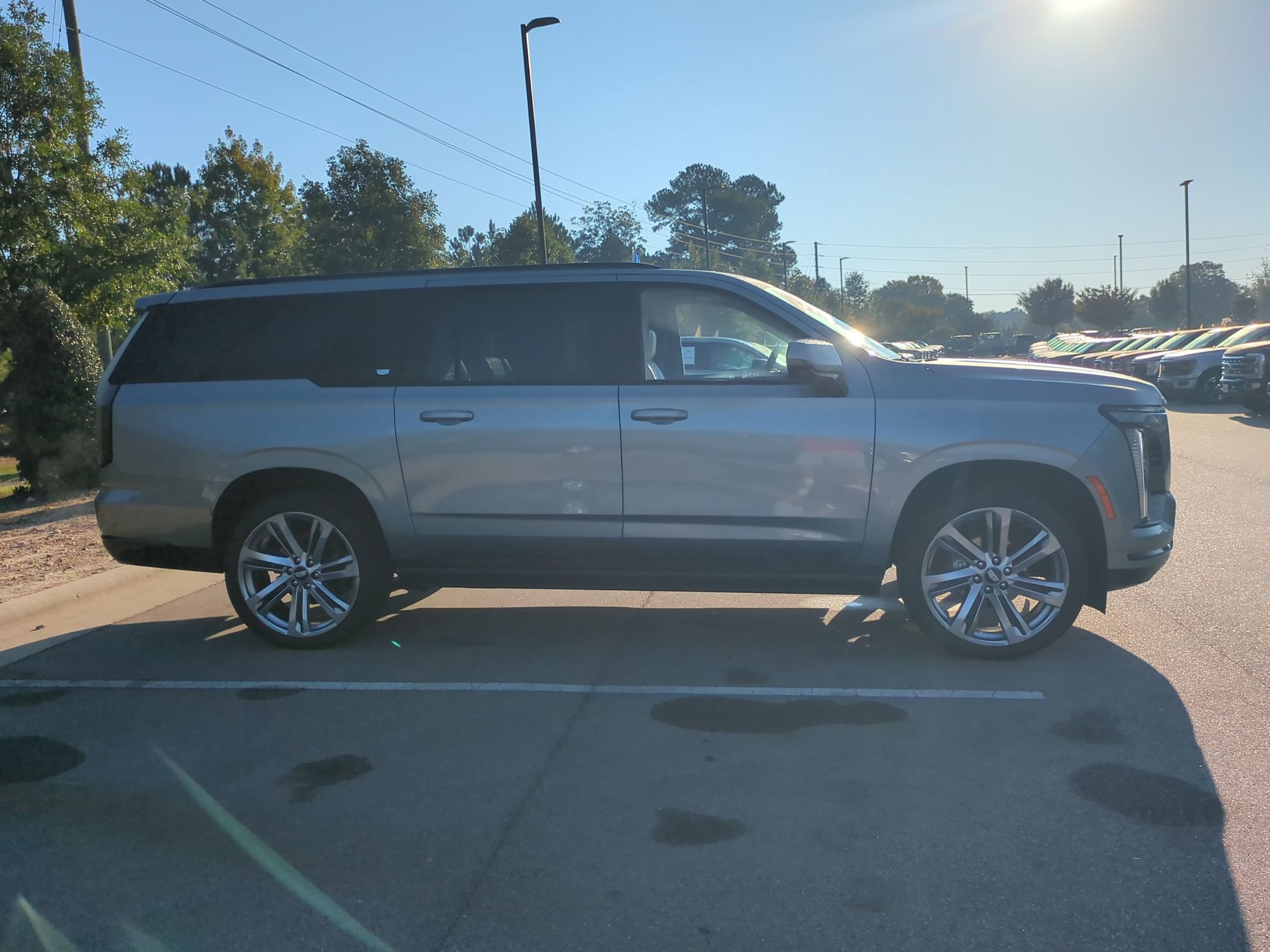 Used 2025 Cadillac Escalade ESV Sport Platinum w/ LPO, Floor Liner Package AWD/4WD image 3