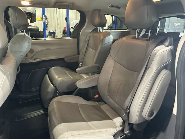 Used 2024 Toyota Sienna Limited AWD/4WD image 30