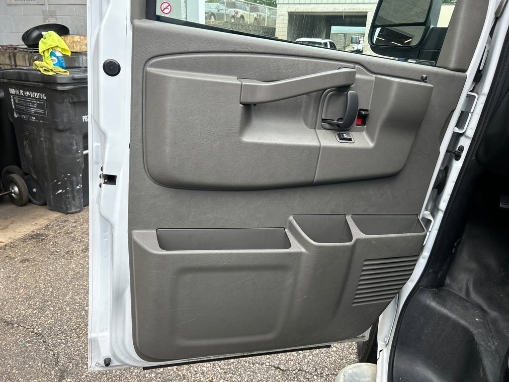 Used 2024 Chevrolet Express 2500 w/ Driver Convenience Package RWD image 15