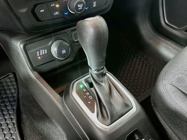 Used 2023 Jeep Renegade Latitude AWD/4WD image 18