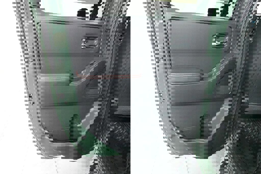 Used 2025 Nissan Frontier PRO-4X w/ Pro Convenience Package AWD/4WD image 25