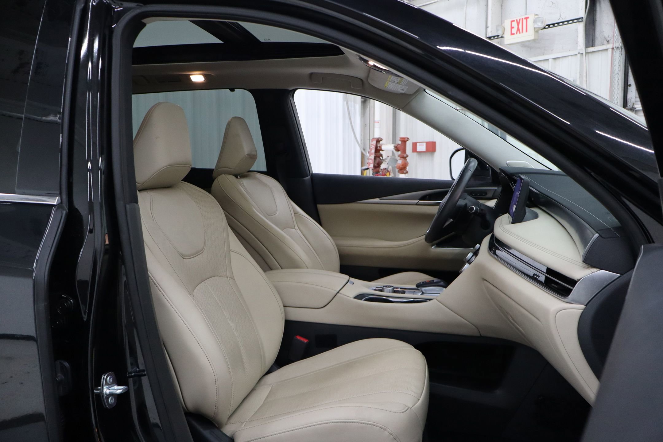 Used 2023 INFINITI QX60 Luxe w/ Performance Audio Package FWD image 34