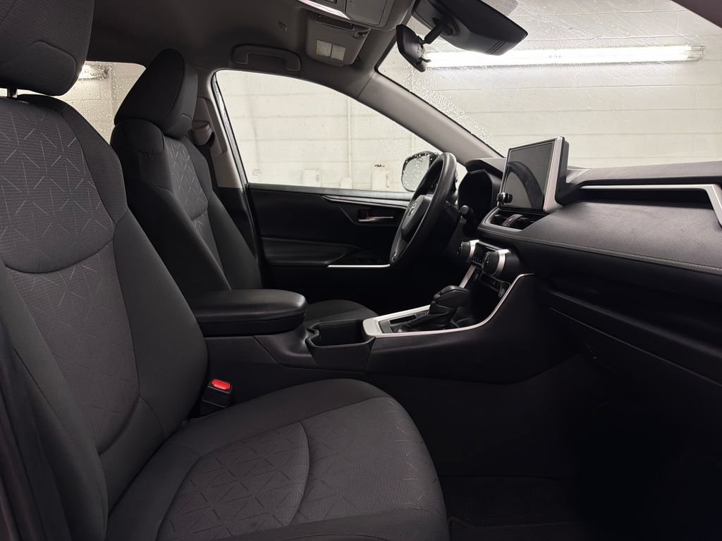 Used 2024 Toyota RAV4 XLE FWD image 29