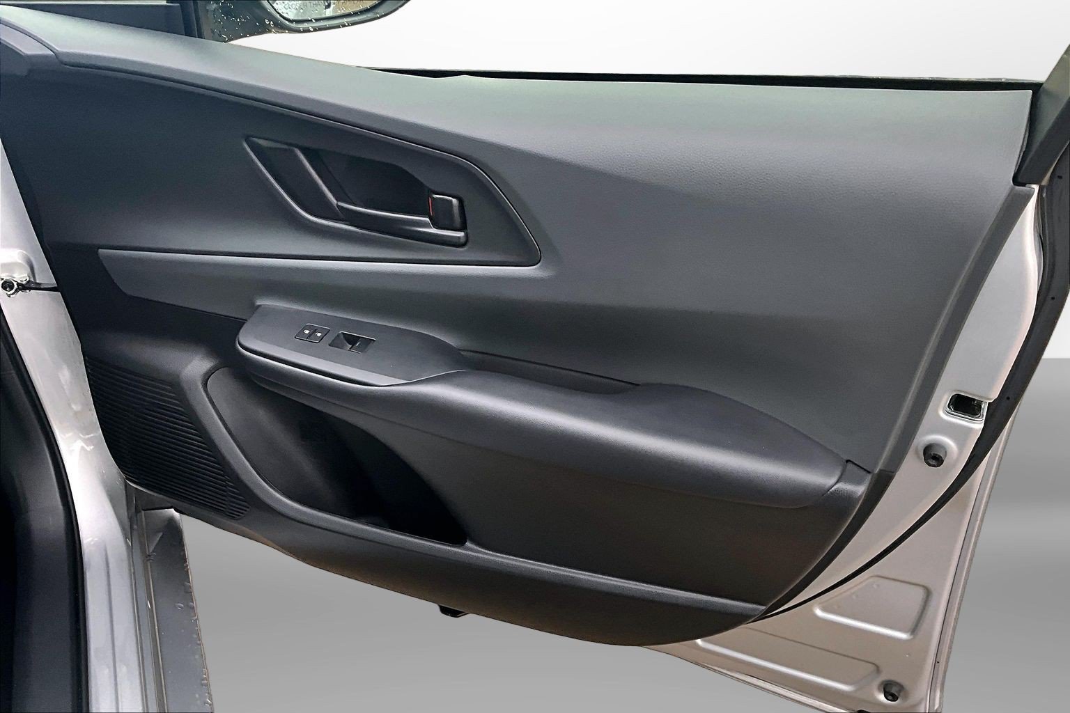 Used 2025 Toyota Prius LE FWD image 26