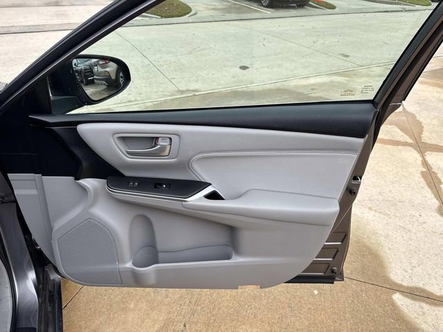 Used 2017 Toyota Camry Hybrid image 14