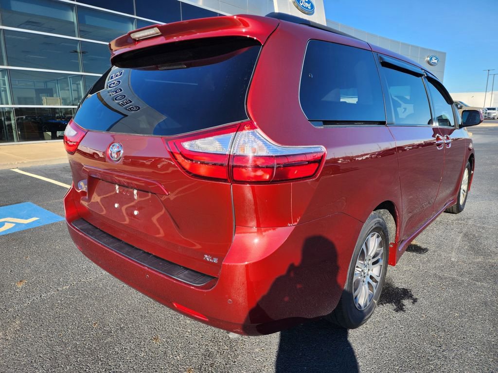 Used 2019 Toyota Sienna XLE image 8