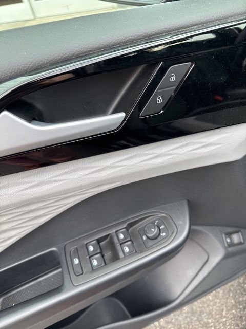 Used 2024 Volkswagen Taos S image 14