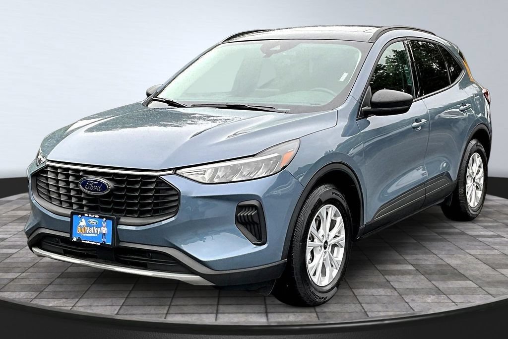 Certified 2025 Ford Escape Active w/ Cold Weather Package FWD image 3