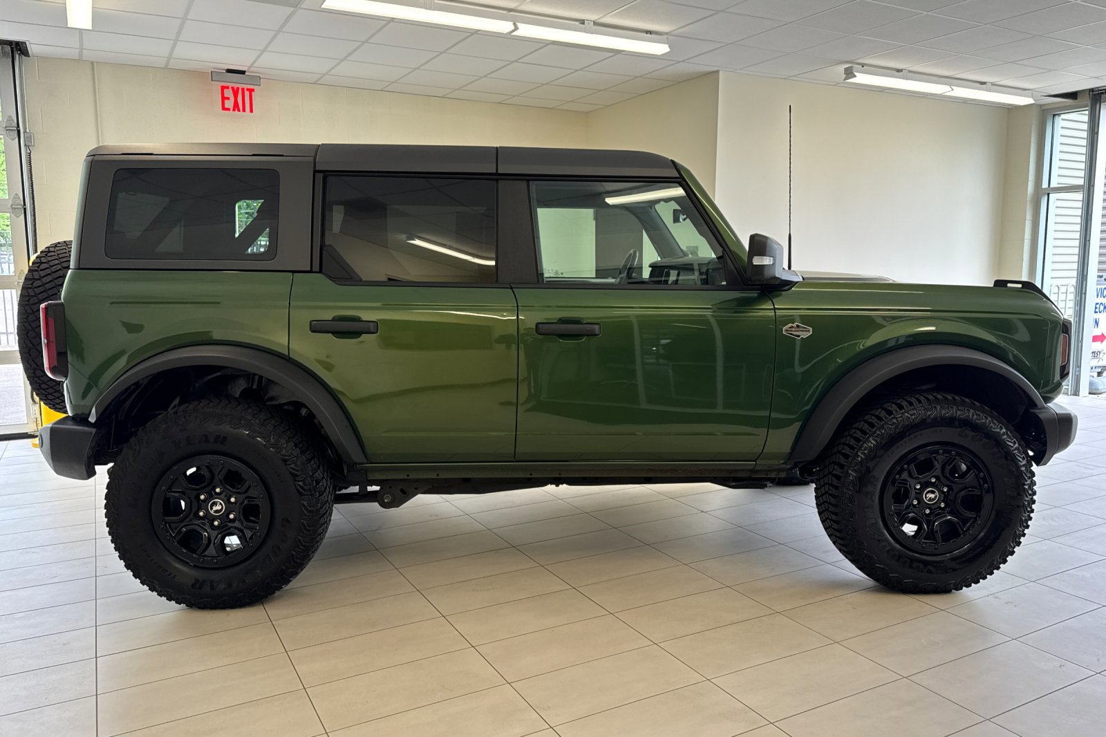 Certified 2023 Ford Bronco Wildtrak AWD/4WD image 3