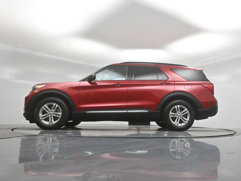 Certified 2023 Ford Explorer XLT RWD image 7