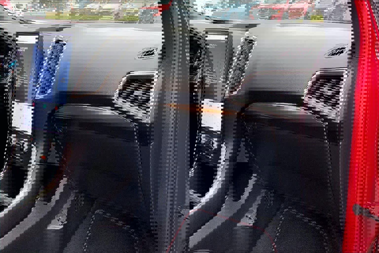 Certified 2024 Ford Edge ST-Line image 18