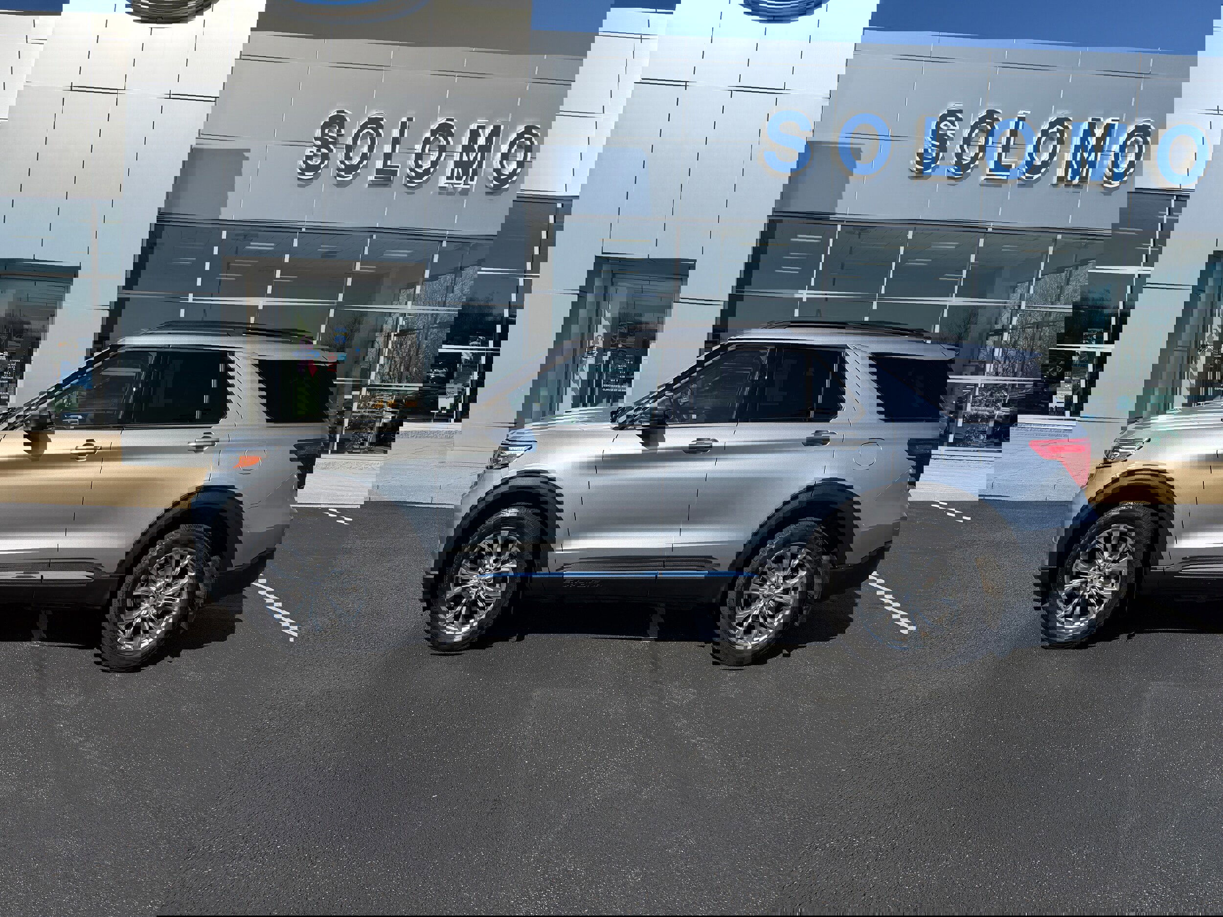 Certified 2020 Ford Explorer XLT w/ Equipment Group 202A image 6