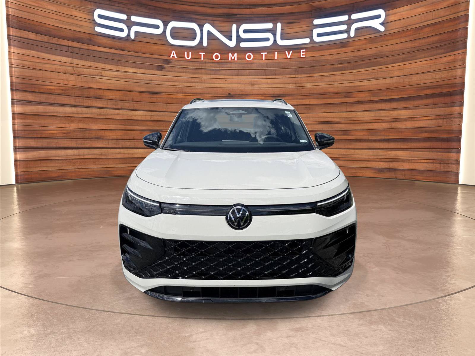 Used 2026 Volkswagen Tiguan SE R-Line AWD/4WD image 9