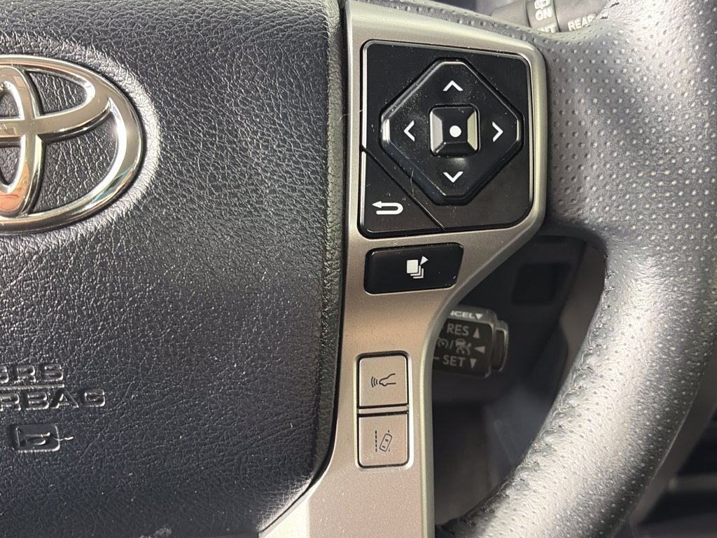 Used 2022 Toyota 4Runner SR5 AWD/4WD image 18