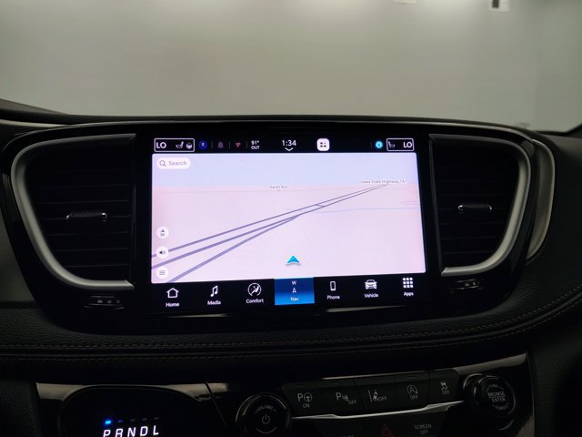 Used 2024 Chrysler Pacifica Pinnacle FWD image 4