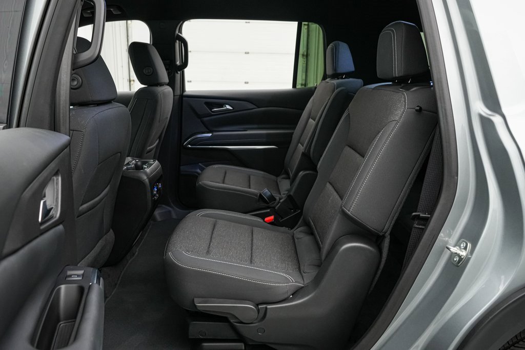 Used 2025 Chevrolet Traverse LT image 18