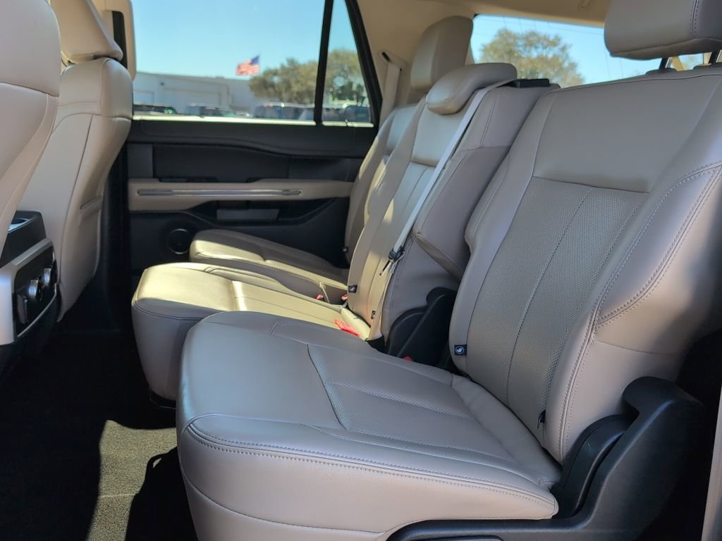 Certified 2024 Ford Expedition Max XLT image 11