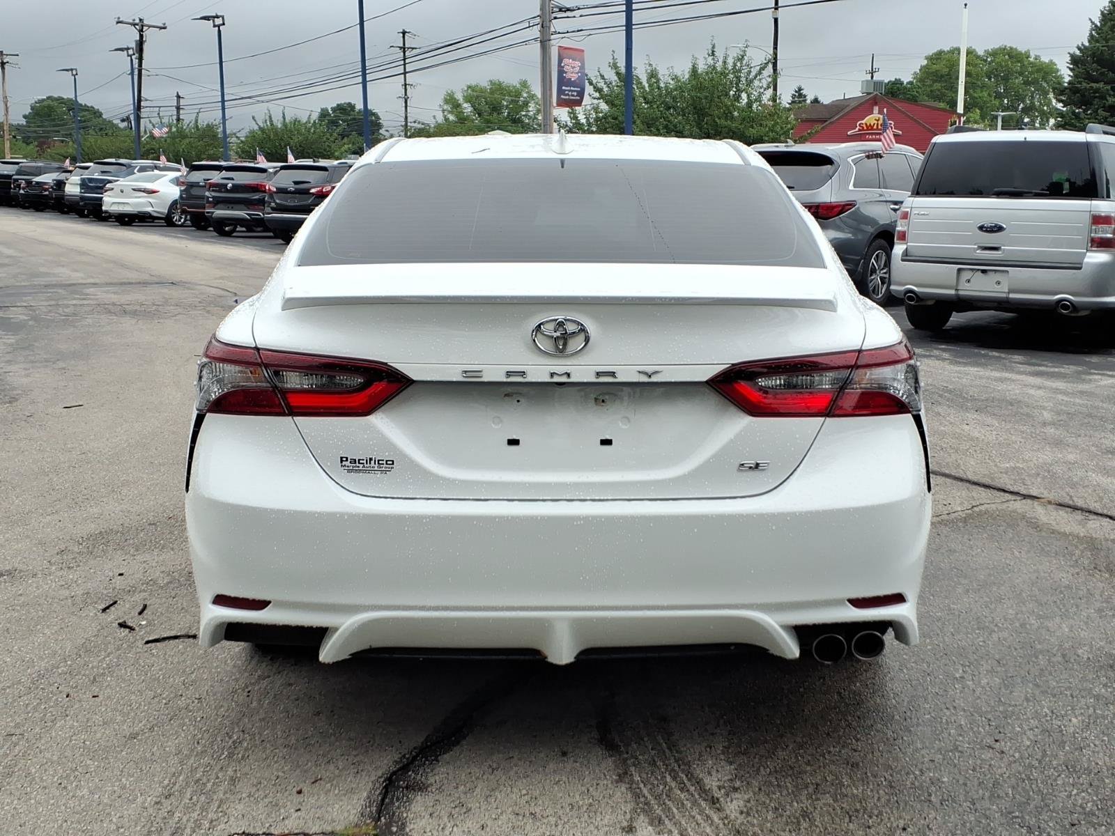 Used 2024 Toyota Camry SE w/ Cold Weather Package FWD image 4