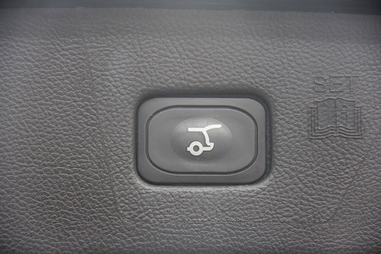 Certified 2024 Ford Edge SEL w/ Convenience Package AWD/4WD image 11