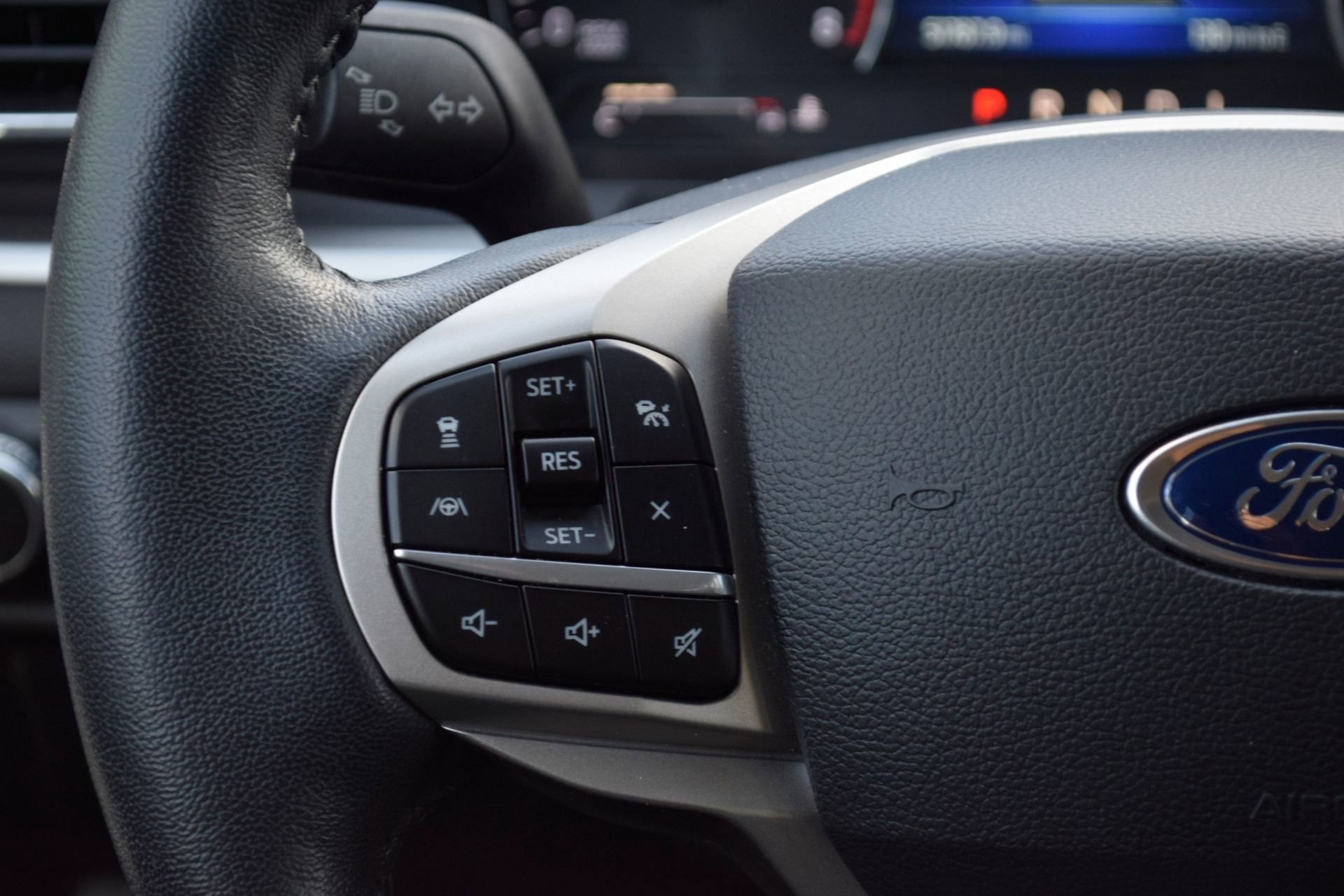 Certified 2022 Ford Explorer XLT w/ Equipment Group 202A image 9