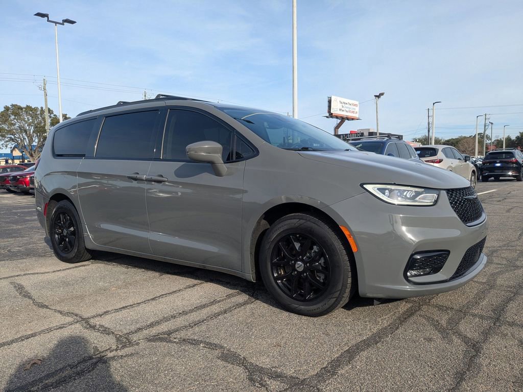 Used 2022 Chrysler Pacifica Touring-L image 7