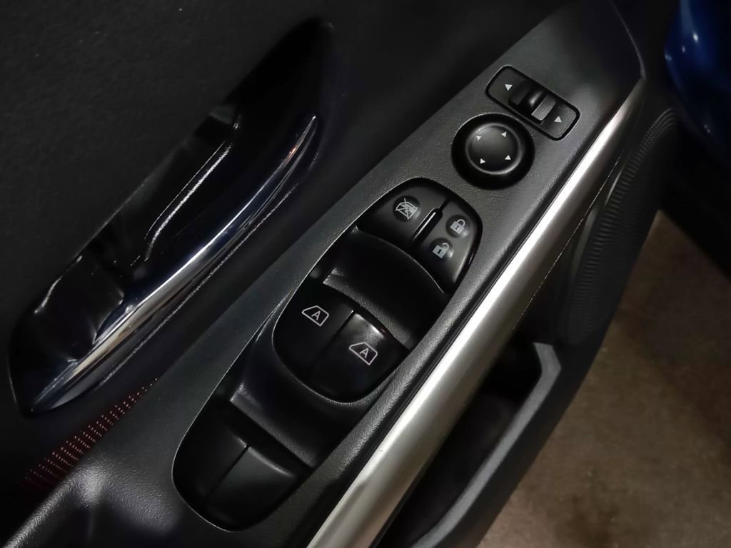 Used 2019 Nissan Kicks SR w/ Exterior Package image 20