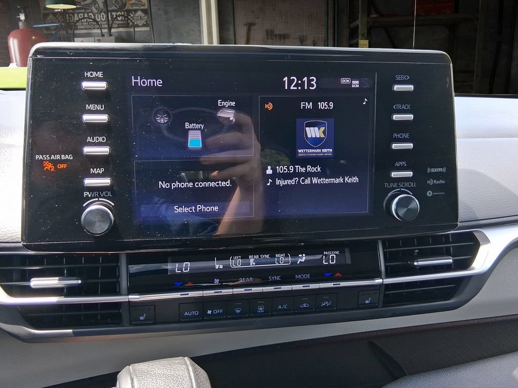 Used 2023 Toyota Sienna XLE FWD image 19
