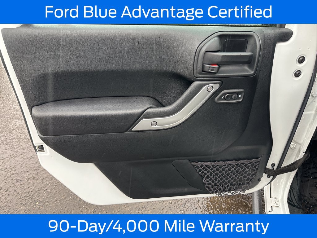 Used 2018 Jeep Wrangler Unlimited Rubicon w/ Connectivity Group AWD/4WD image 16