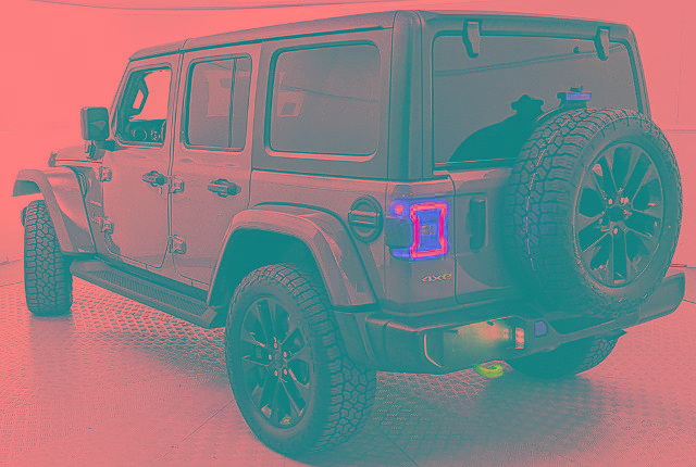 Used 2022 Jeep Wrangler Unlimited Sahara AWD/4WD image 4