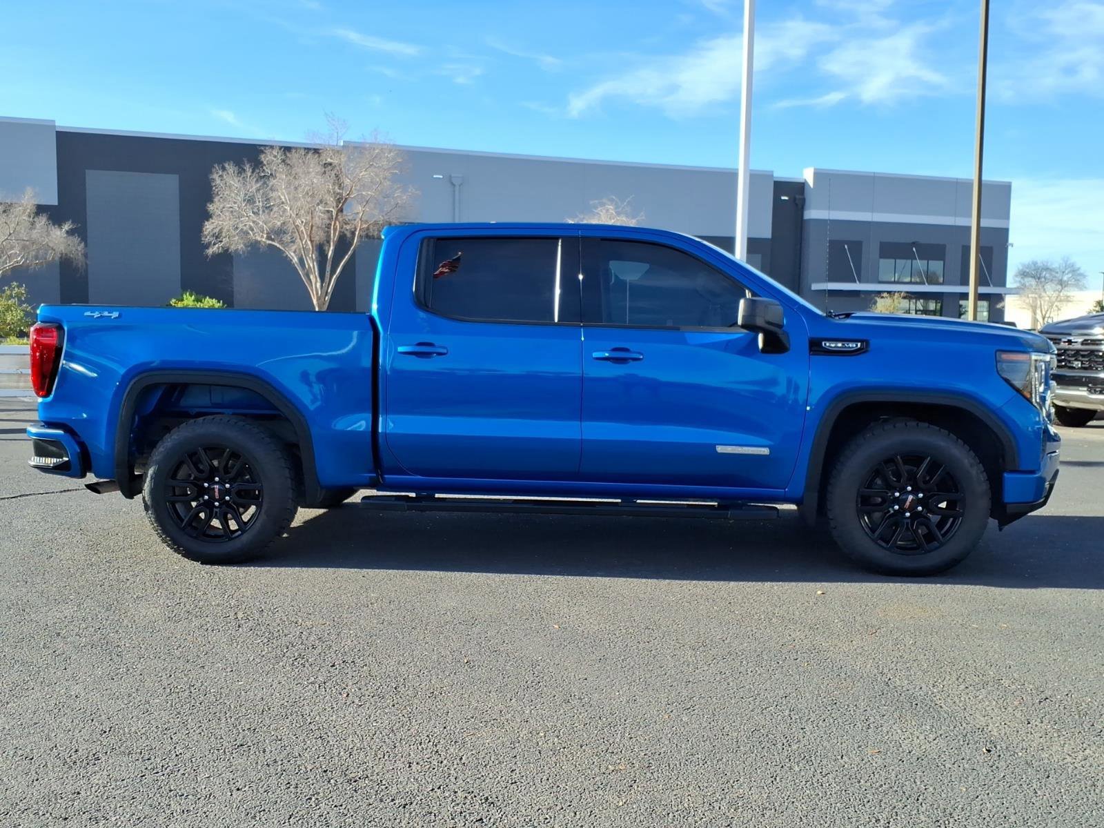 Used 2022 GMC Sierra 1500 Elevation image 2