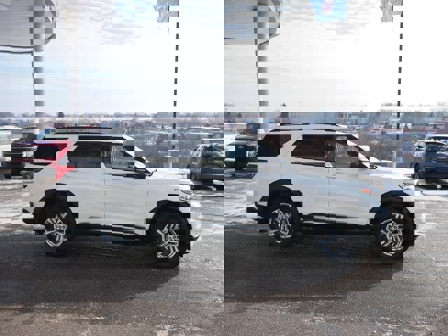 Certified 2023 Ford Explorer XLT w/ Equipment Group 202A image 4