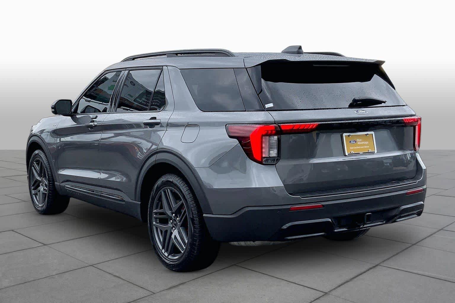 Certified 2025 Ford Explorer ST-Line w/ Premium Package RWD image 12