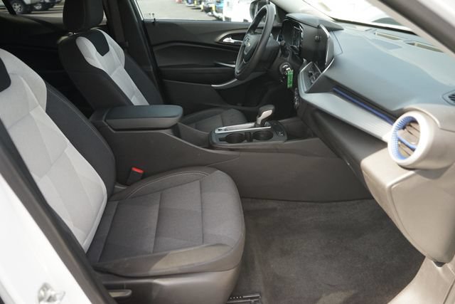Used 2025 Chevrolet Trax LS w/ LS Convenience Package FWD image 18