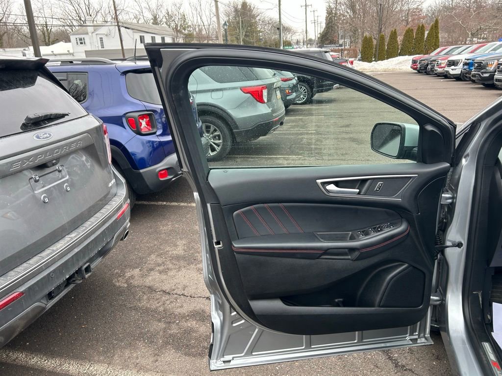 Certified 2023 Ford Edge ST-Line image 13