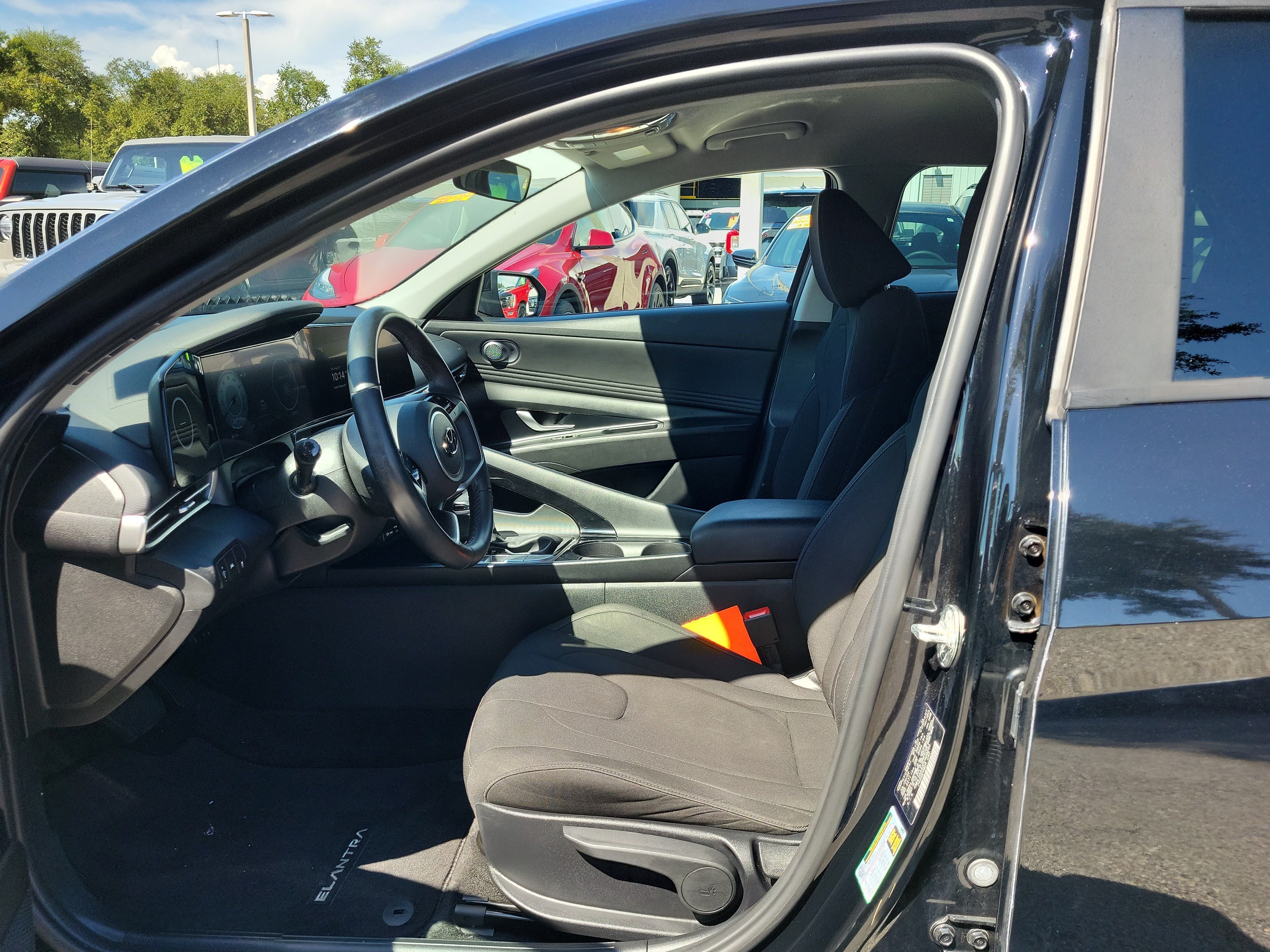 Used 2023 Hyundai Elantra SEL w/ Convenience Package FWD image 19