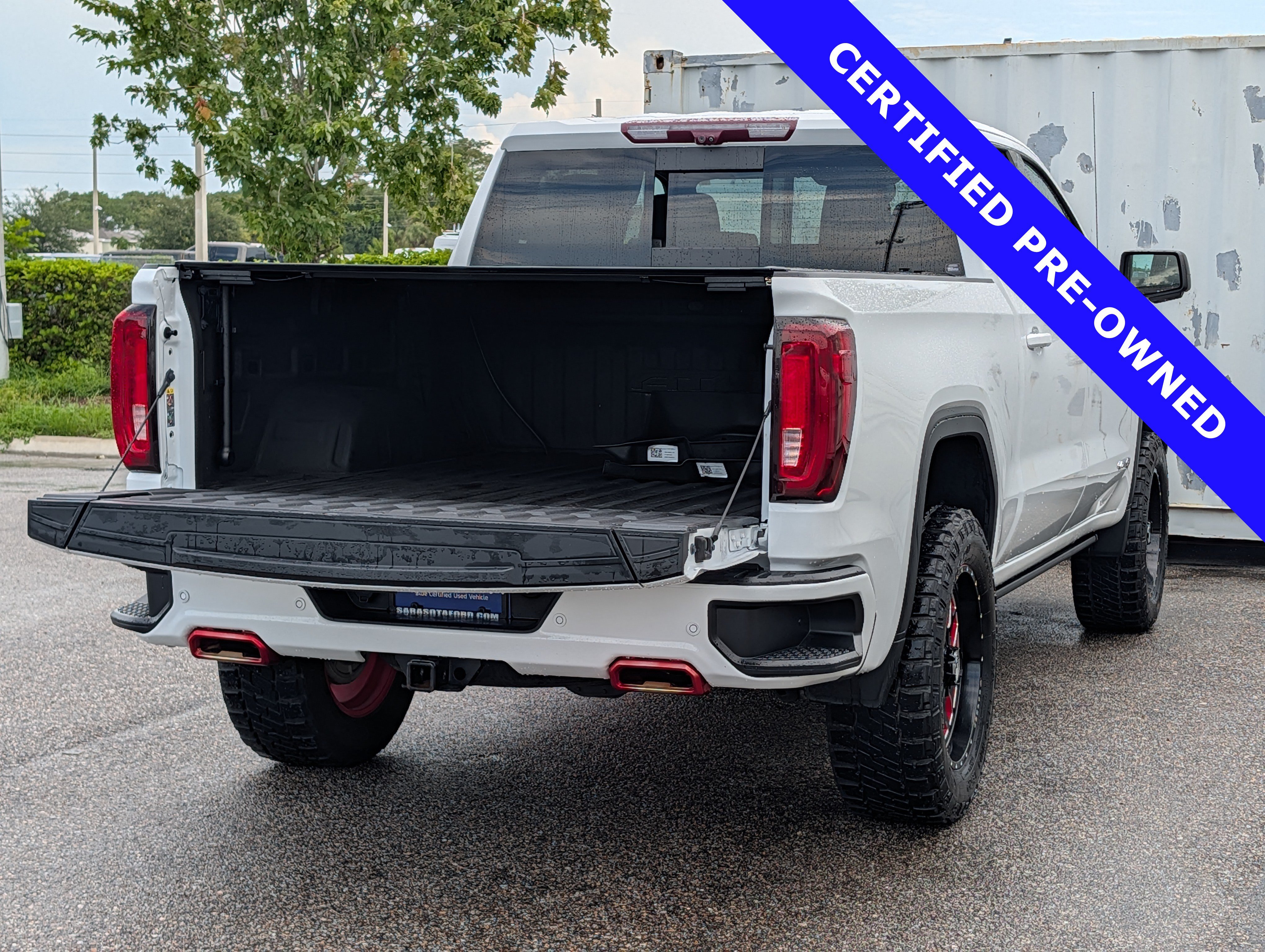 Used 2023 GMC Sierra 1500 AT4 w/ Technology Package AWD/4WD image 14