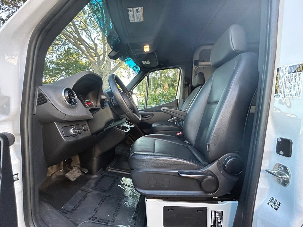 Used 2025 Mercedes-Benz Sprinter 2500 image 10