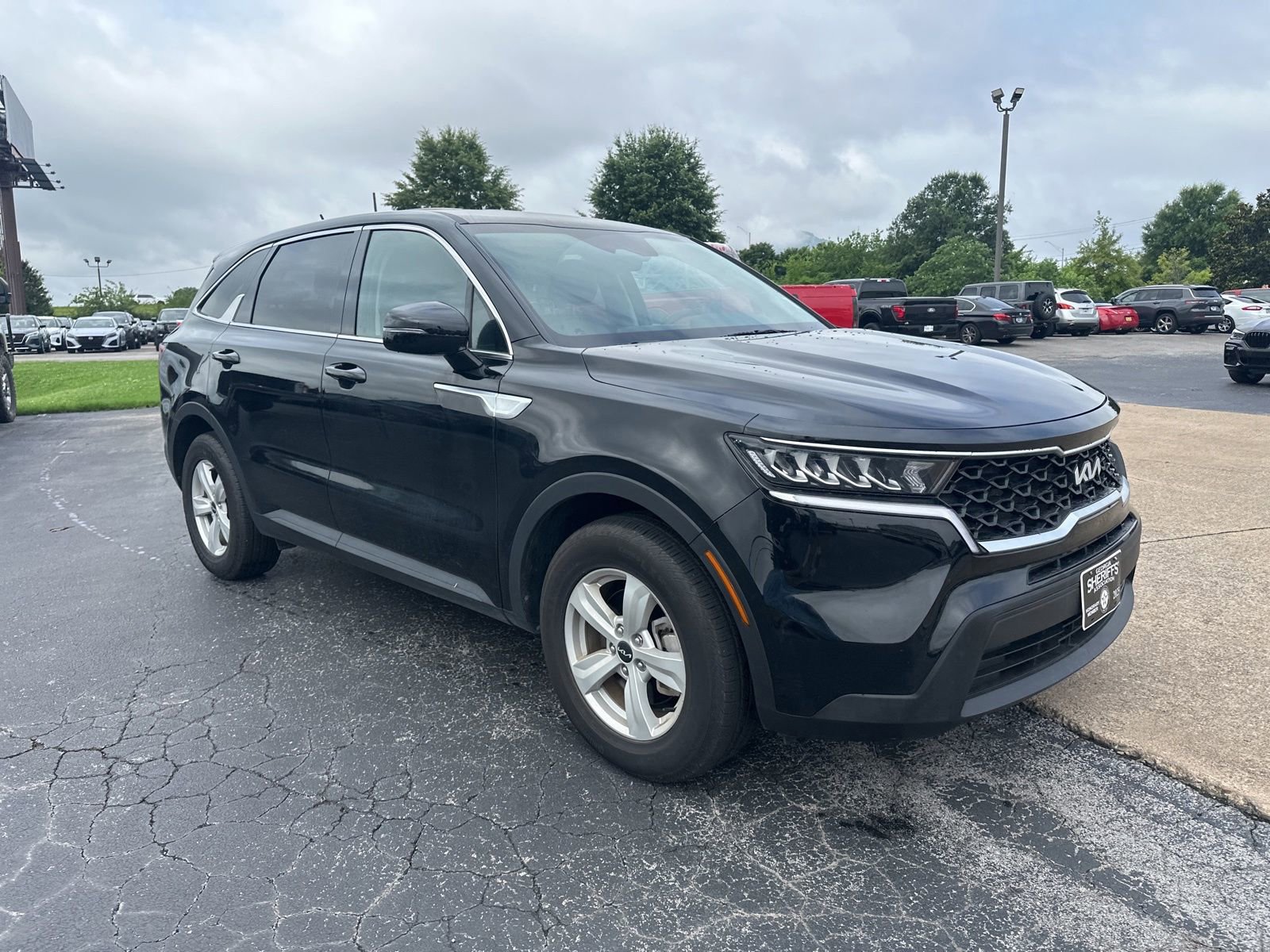Used 2023 Kia Sorento LX FWD image 2