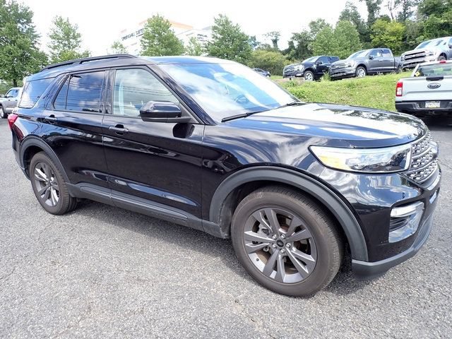 Certified 2022 Ford Explorer XLT w/ Equipment Group 202A AWD/4WD image 8