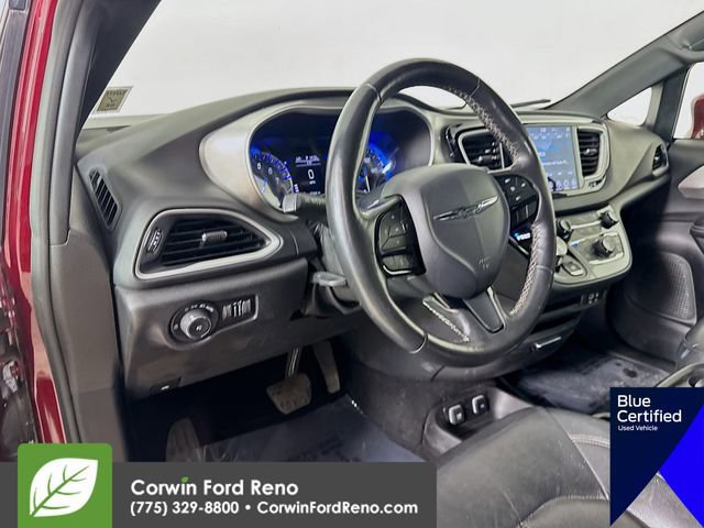 Used 2020 Chrysler Pacifica Touring-L image 11