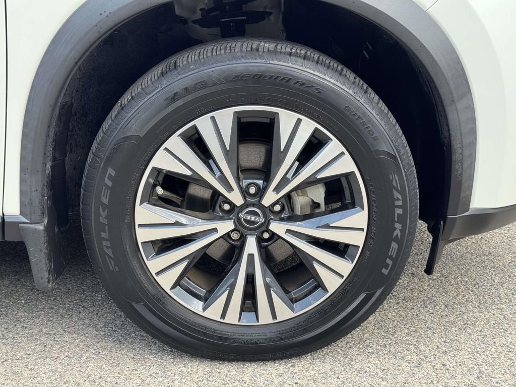 Used 2023 Nissan Rogue SV w/ SV Premium B Package FWD image 26